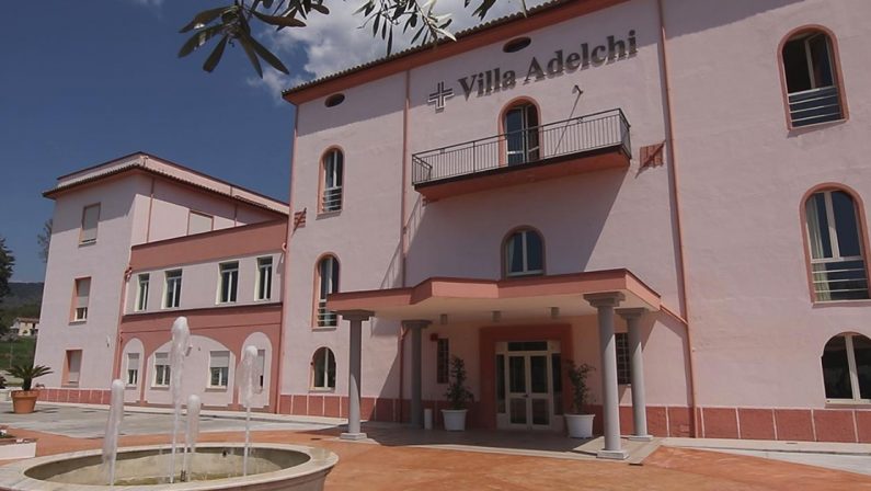 Focolaio covid nella rsa "Villa Adelchi": creato un reparto coronavirus. Solo in due trasferiti all'ospedale