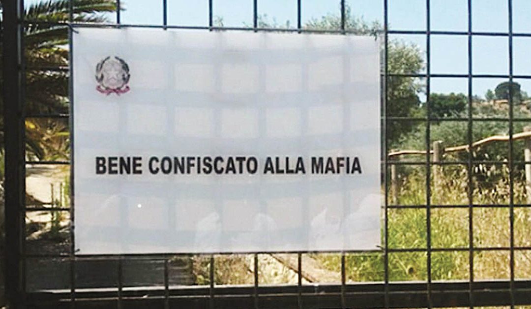 Beni confiscati, in Calabria la metà dei comuni non pubblica gli elenchi