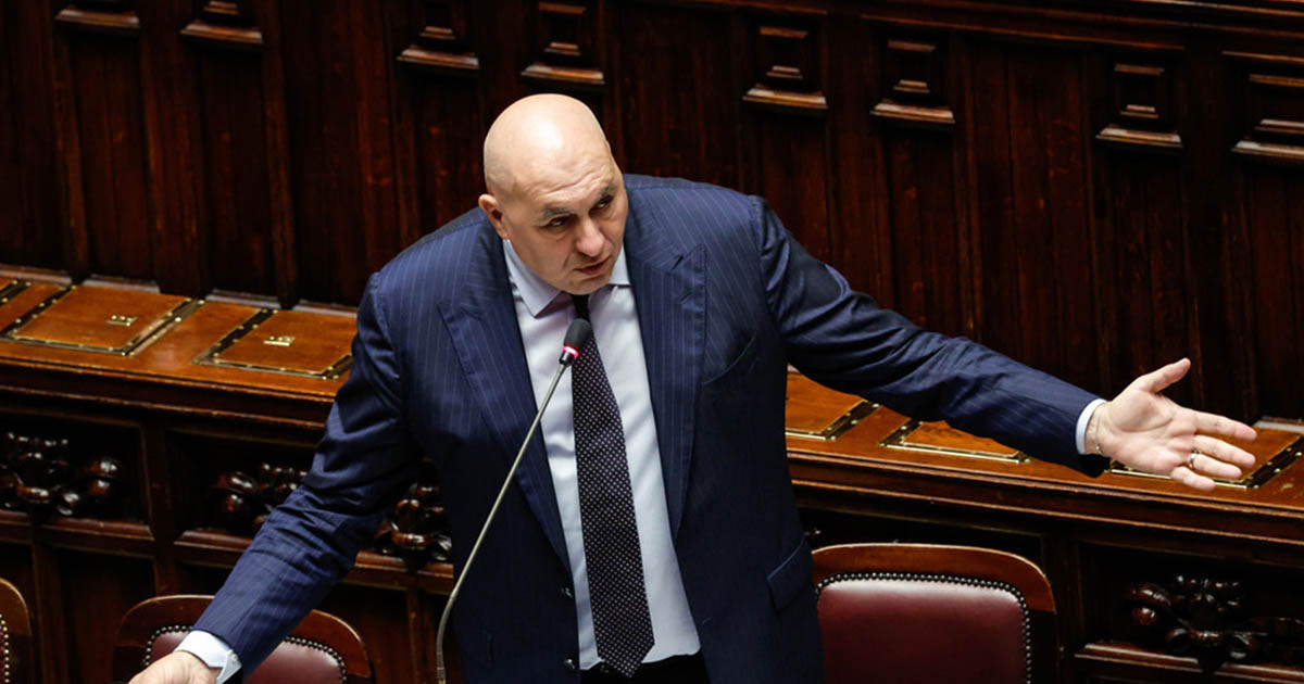 https://www.quotidianodelsud.it/wp-content/uploads/2021/09/guido-crosetto-in-parlamento.jpg