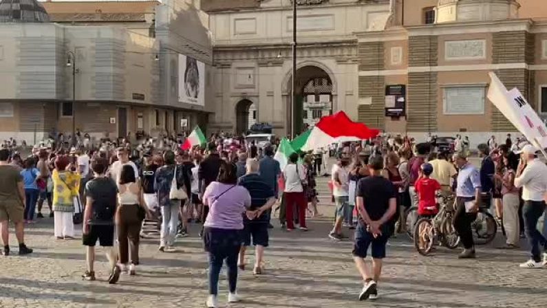 No Vax, manifestazione in piazza a Roma