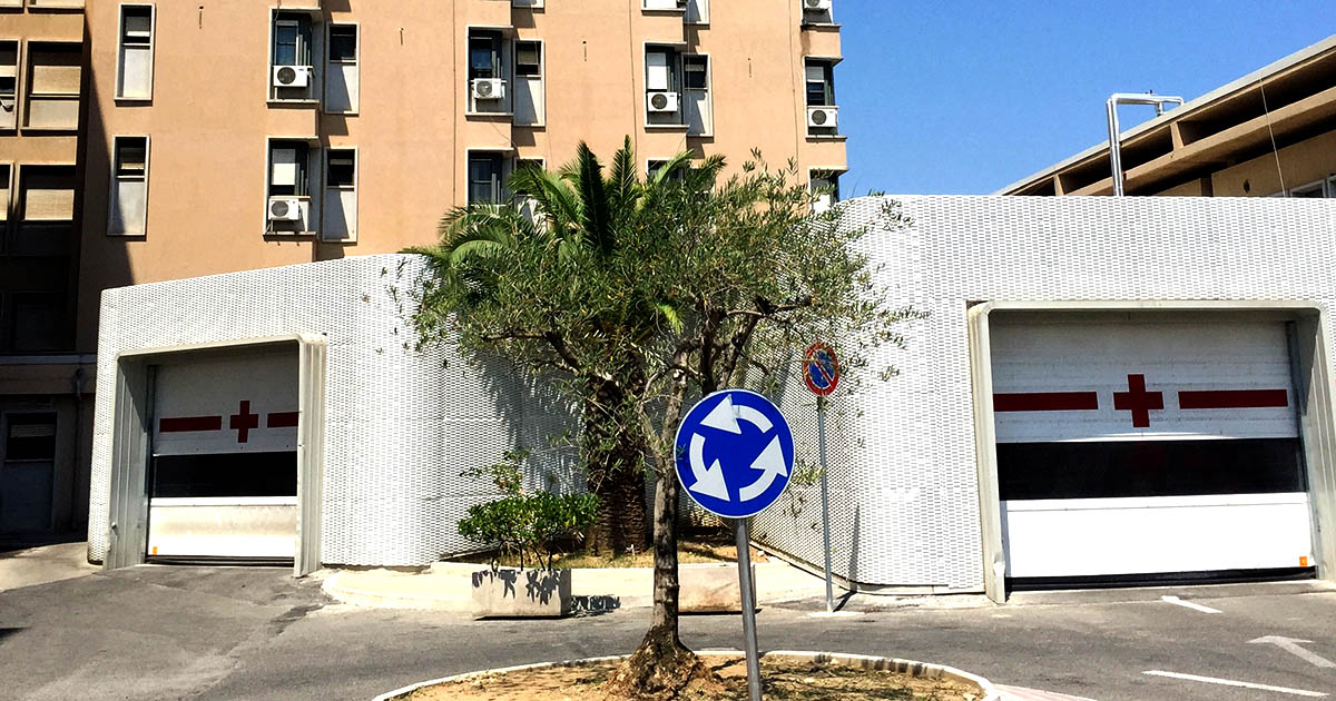 Corigliano Rossano, muore in strada per una emorragia