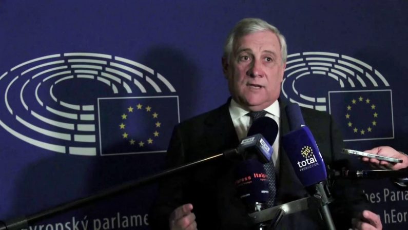 Tajani “Governo Draghi arrivi al 2023”