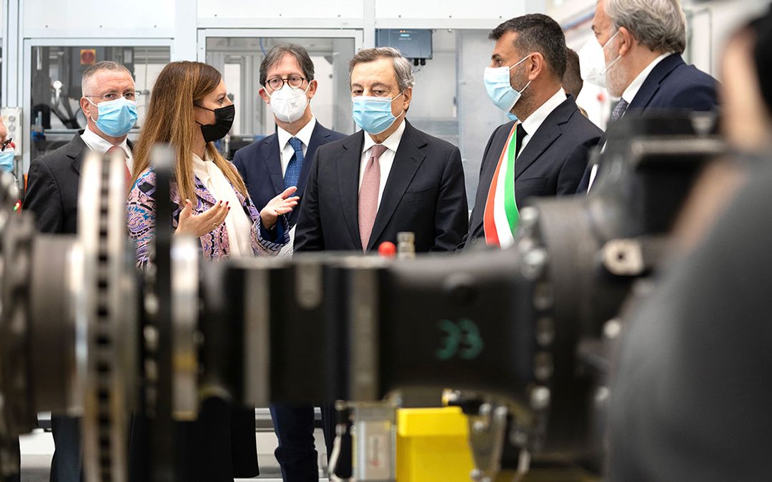 Il Presidente del Consiglio, Mario Draghi, in una recente visita all'azienda Masmec di Modugno (Bari)
