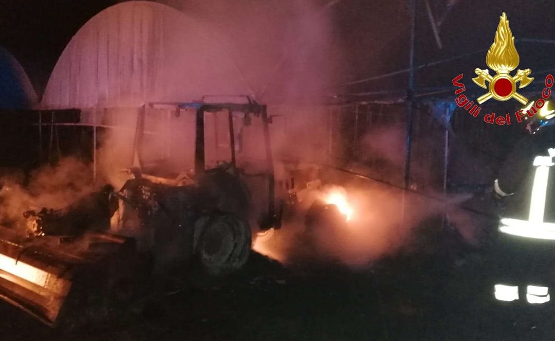 L'azienda agricola in fiamme nel Vibonese