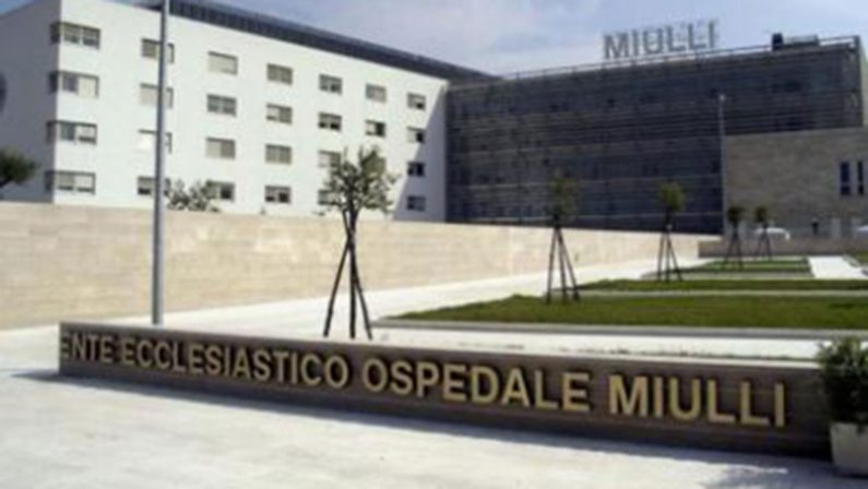 Rimedi contro il caldo: all'ospedale Miulli via la cravatta