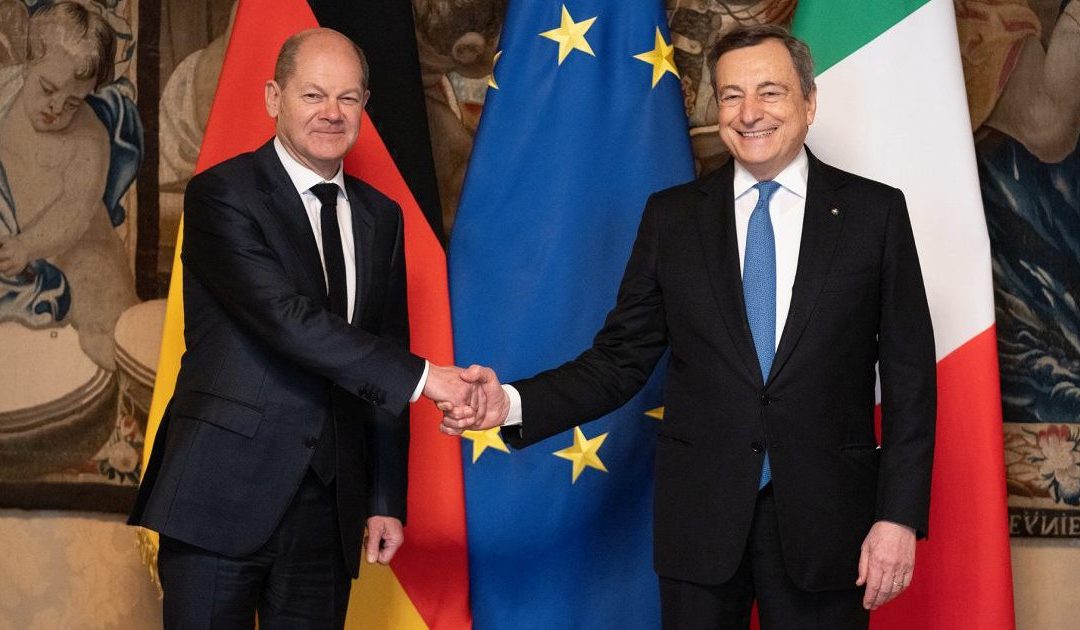 Il presidente del Consiglio, Mario Draghi, e il cancelliere tedesco, Olaf Scholz