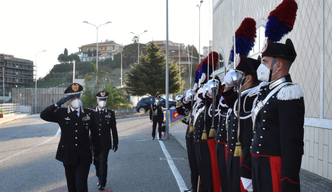 Il generale Galletta passa in rassegna