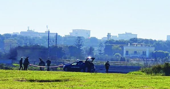 Bari, spunta uno scheletro a parco Perotti