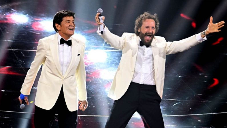 Sanremo 2022, il trionfo alle Cover di Morandi e Jovanotti