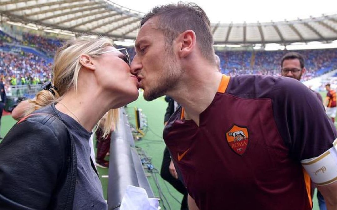 Ilary Blasi e Francesco Totti allo stadio Olimpico