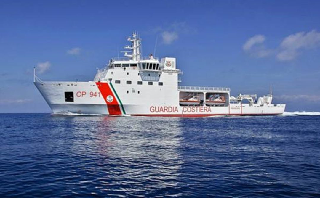 La nave Diciotti della Guardia costiera