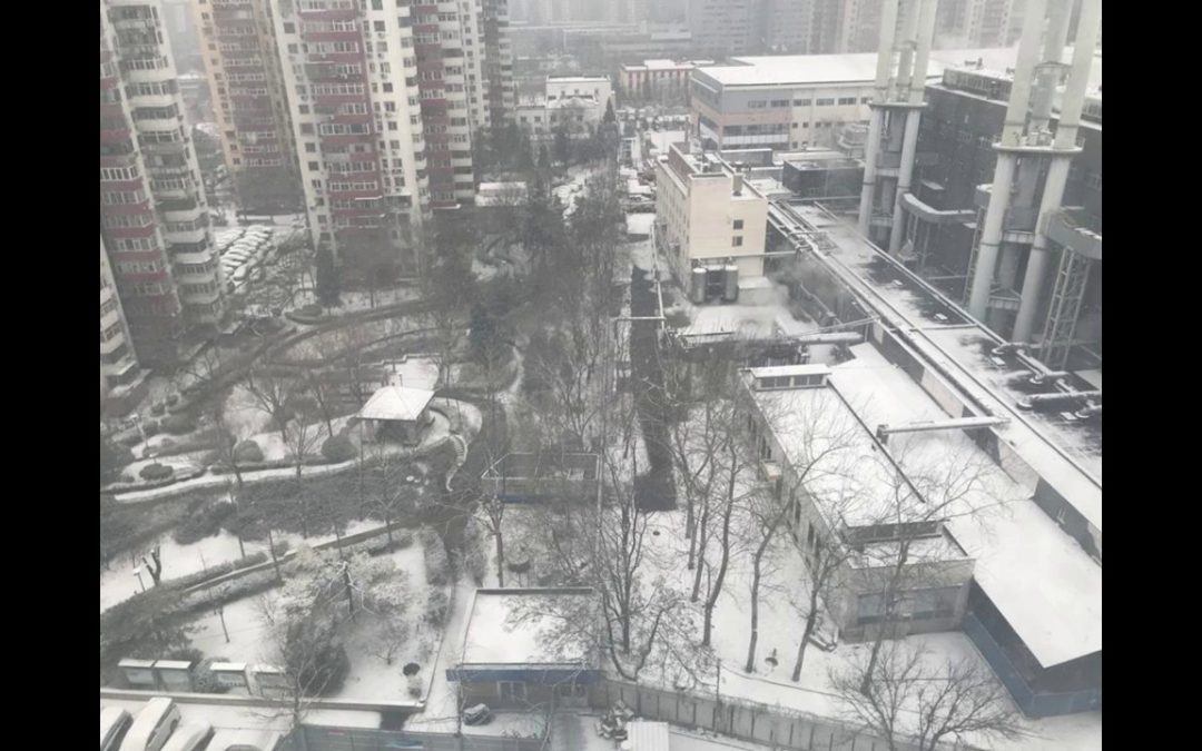 Olimpiadi invernali, Pechino si risveglia sotto la neve