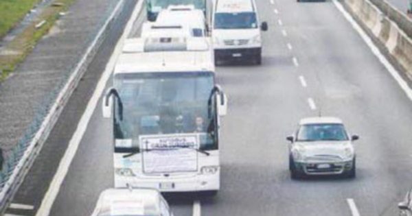 Un autobus (foto d'archivio)