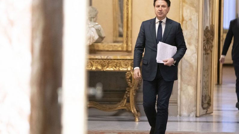 Covid, Conte: “Gli aiuti russi sotto il controllo dei nostri militari”