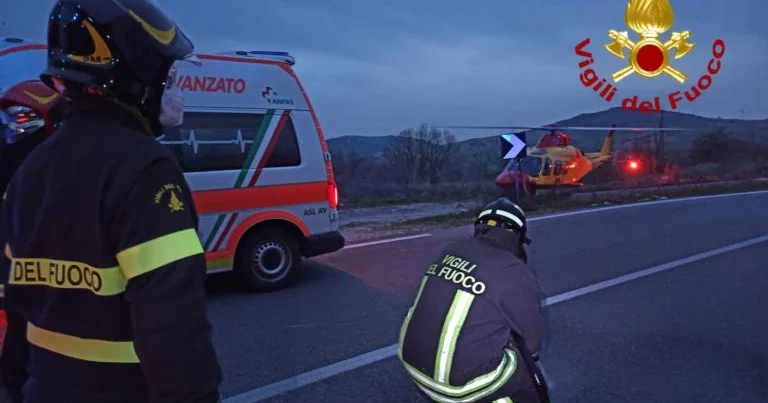 I soccorritori sul luogo dell’incidente a Savignano Irpino