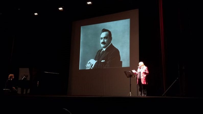 Cosenza, al "Rendano" un viaggio nella vita e nell'arte del grande Caruso - VIDEO