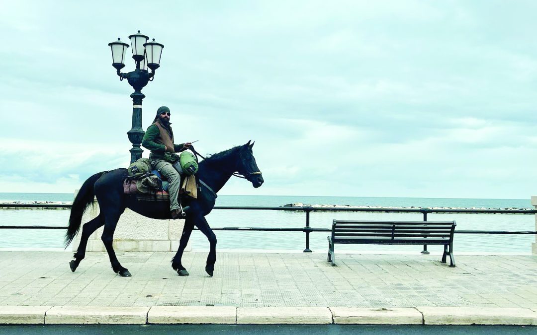 Cristian Moroni con Furia sul lungomare di Bari