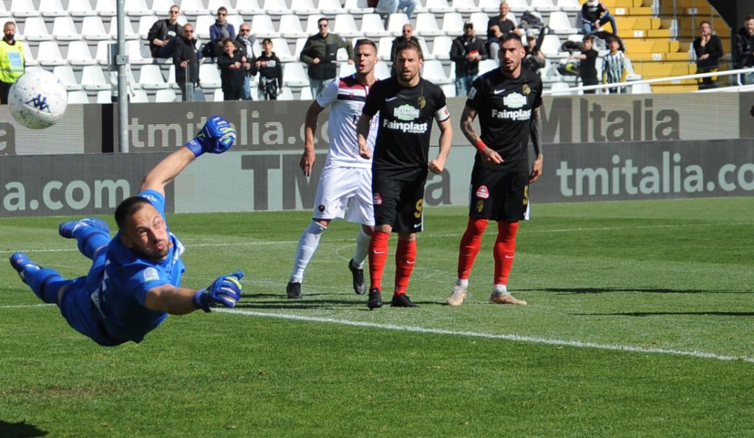 Leali (Ascoli) para un tiro della Reggina