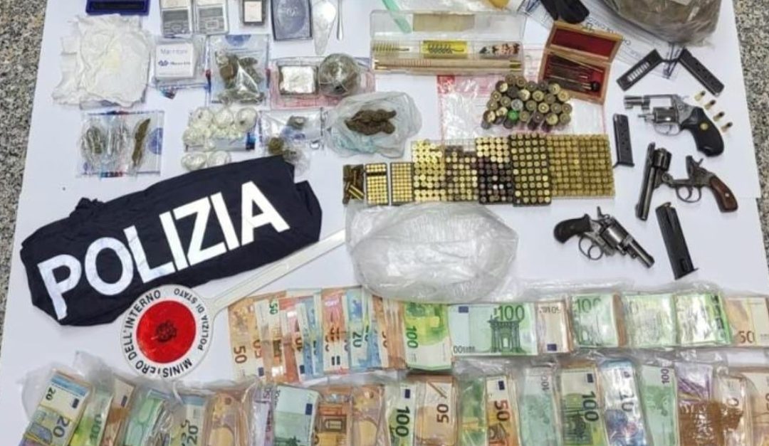 Le armi e la droga sequestrata