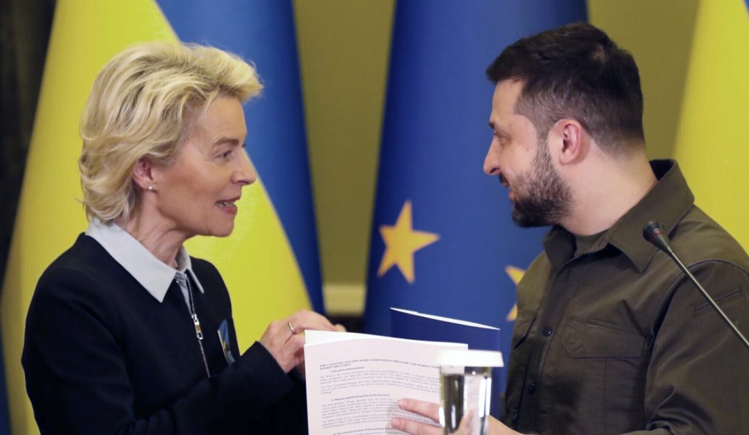 L'incontro tra Ursula von der Leyen e il presidente dell'Ucraina Volodymyr Zelensky