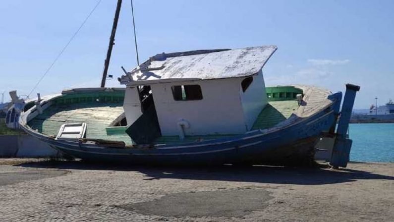 Migranti, a Crotone il relitto di una barca ricorderà le vittime del mare