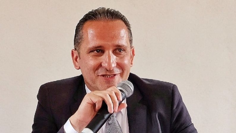 Intimidazione al sindaco di Botricello: «Digli che gli sparo»