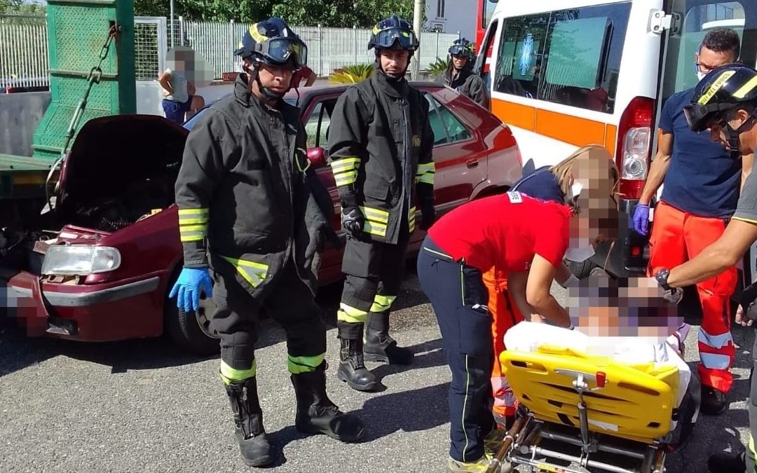 Vigili del fuoco e 118 soccorrono il ferito