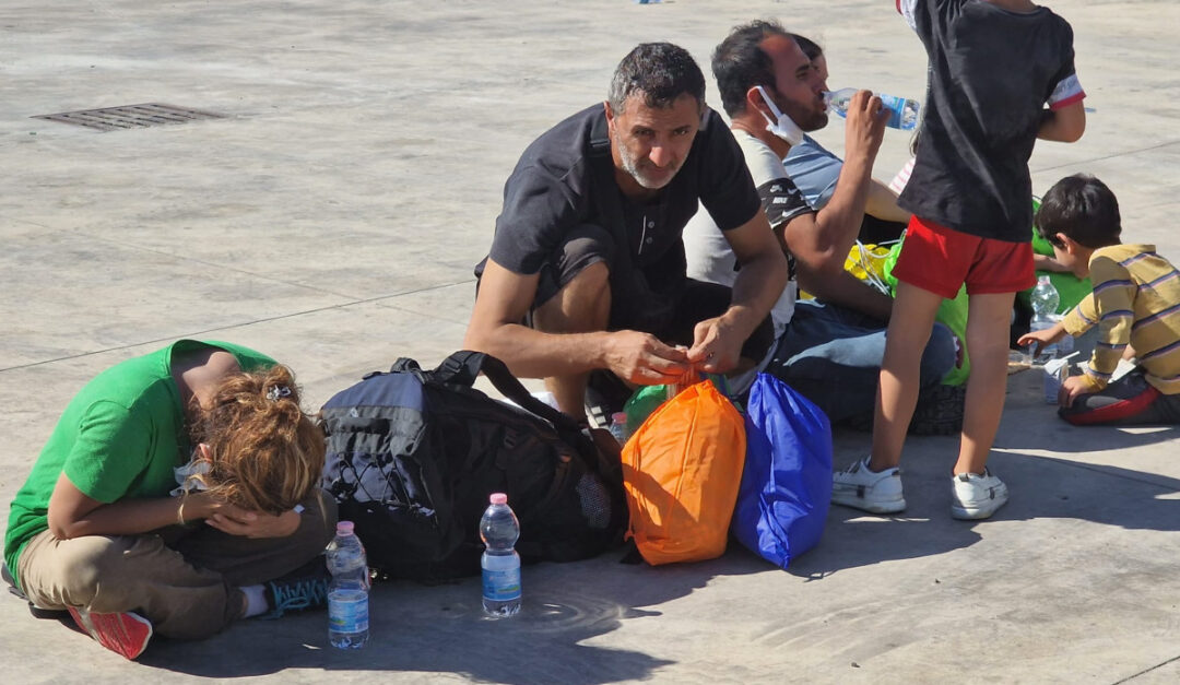 Migranti fatti sbarcare nel porto di Roccella Jonica