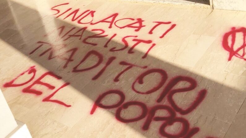 Raid vandalico contro la Uil a Scalea, Cretella: «È un attacco no-vax»