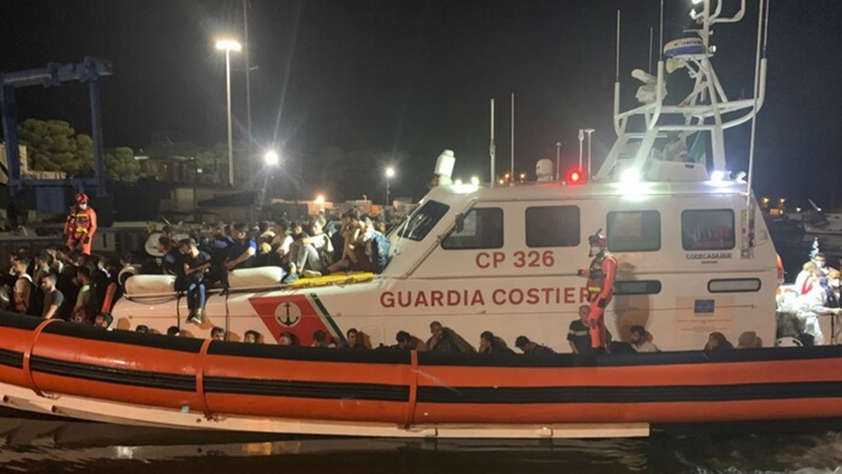 Doppio sbarco a Roccella Ionica: la Guardia Costiera salva 134 migranti