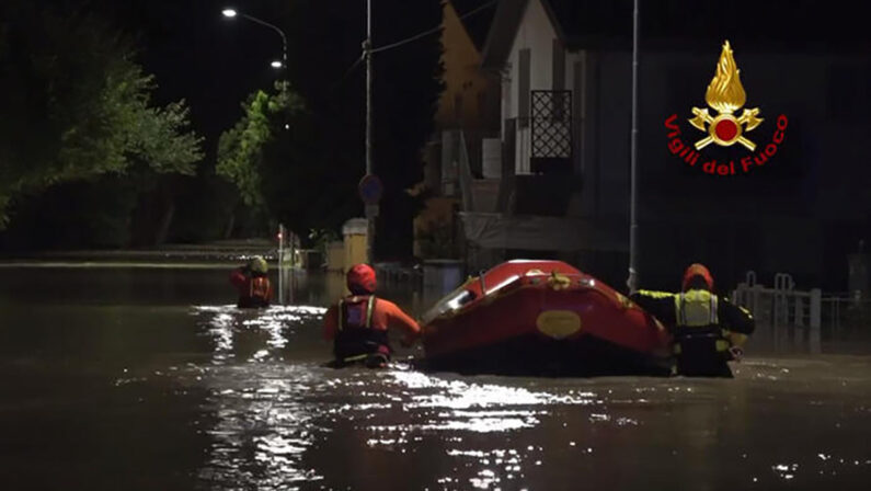 Maltempo: bomba d'acqua nelle Marche, morti e dispersi