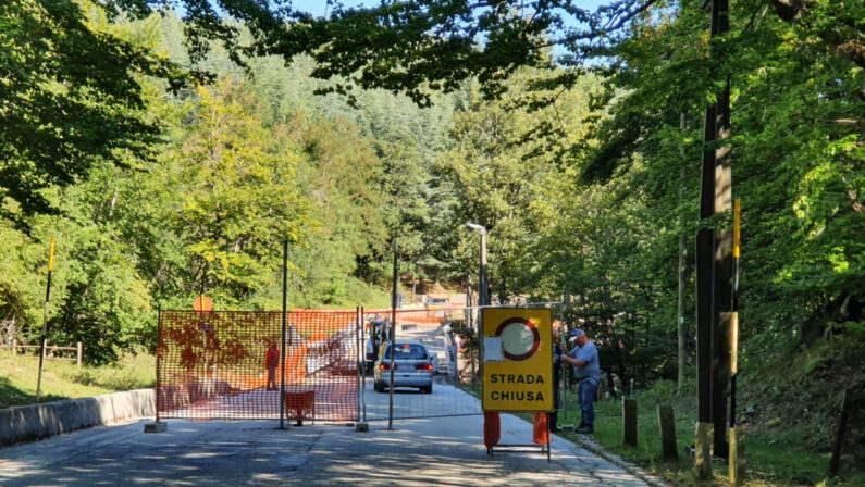 Strada chiusa: da Abriola 60 chilometri in più per la Val d'Agri