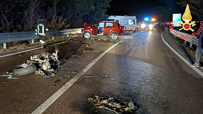Tragedia a Cerenzia, scontro auto-moto: morto un 27enne