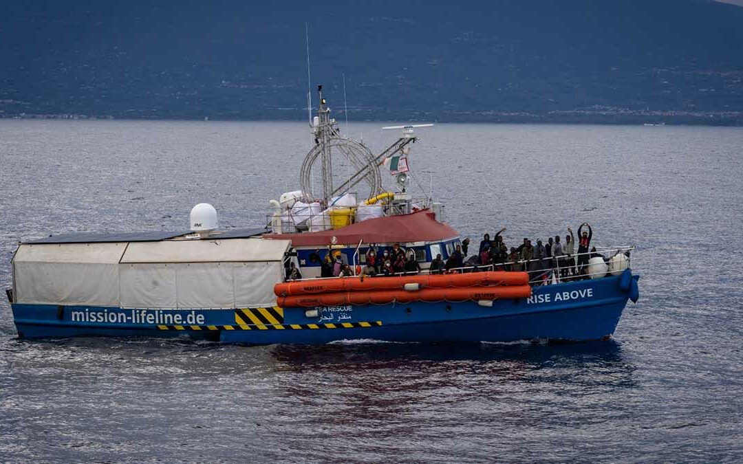 Operazioni di soccorso durante uno sbarco