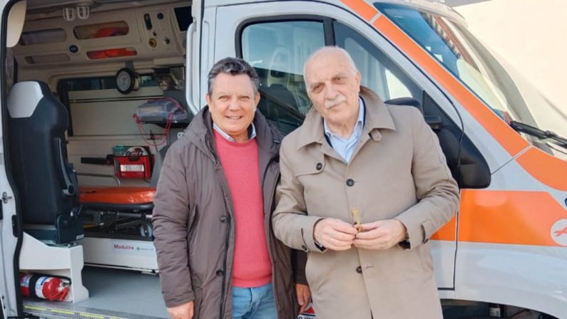 Vibo, tre nuove ambulanze consegnate al servizio 118