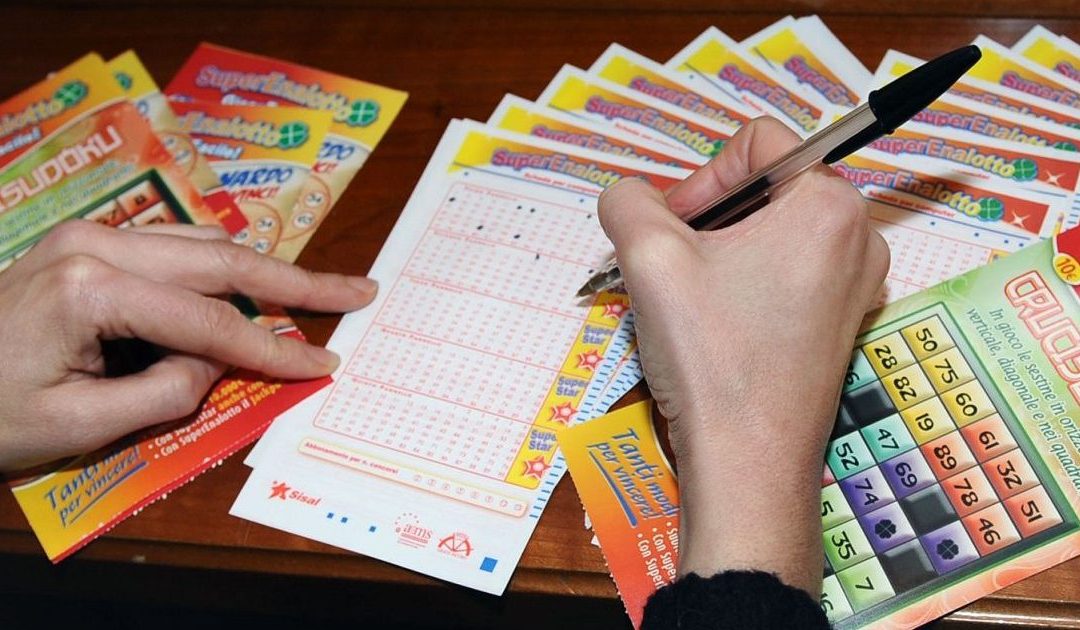 Centrato il 6 al Superenalotto, a Napoli super jackpot da 101,5 milioni di euro