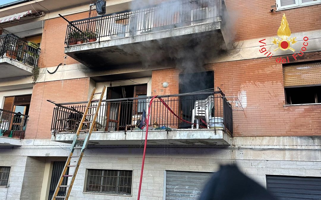 L'intervento dei vigili del fuoco a Mendicino