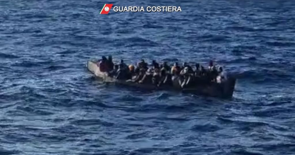 Un barcone di migranti