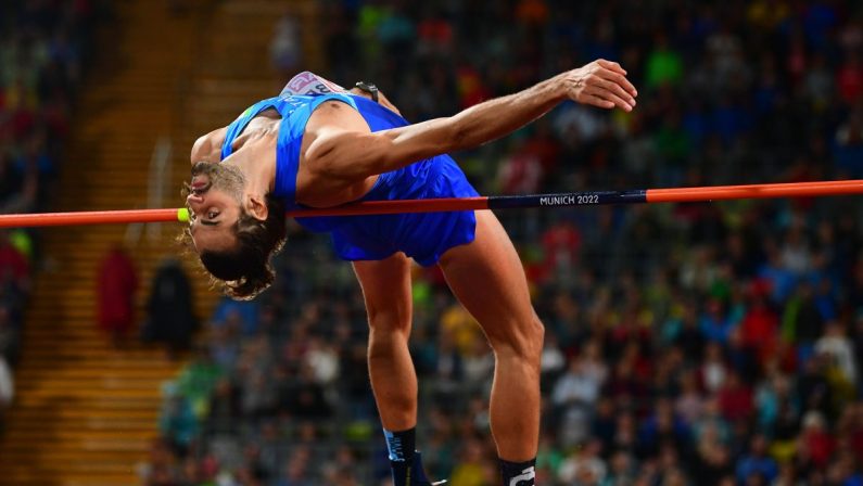 Tamberi vola a 2.34 a Chorzow ma vince Barshim