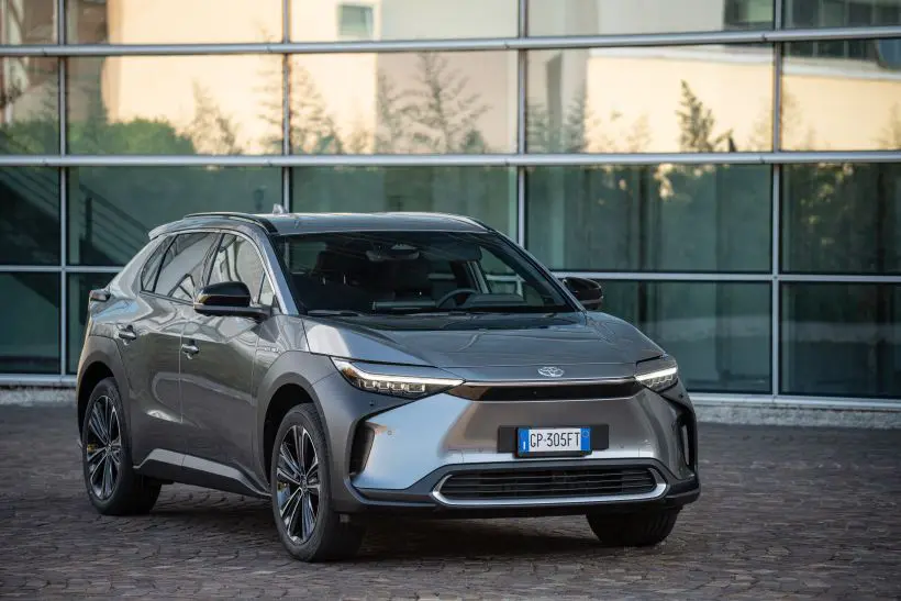 Toyota presenta bZ4X, il primo suv 100% elettrico