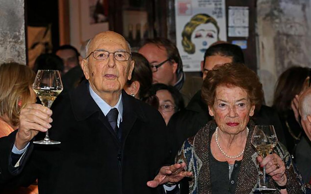 Giorgio Napolitano brinda insieme alla moglie Clio