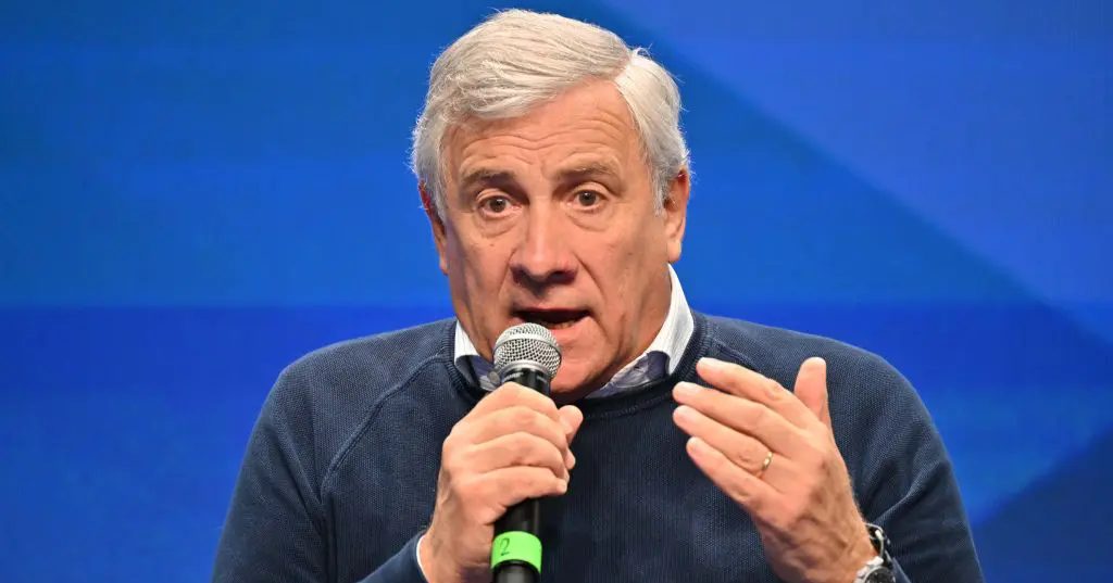 L’editoriale di Roberto Napoletano l’ALTRAVOCE dell’ITALIA TAJANI SUONA CON LA FORZA ITALIA ALLA FESTA REPUBBLICANA DI UGO LA MALFA