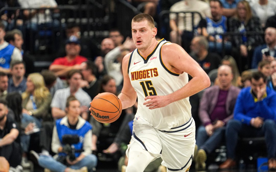 Jokic trascina Denver e Milwaukee va ko, Jazz travolti