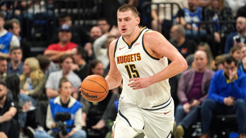 Jokic trascina Denver e Milwaukee va ko, Jazz travolti