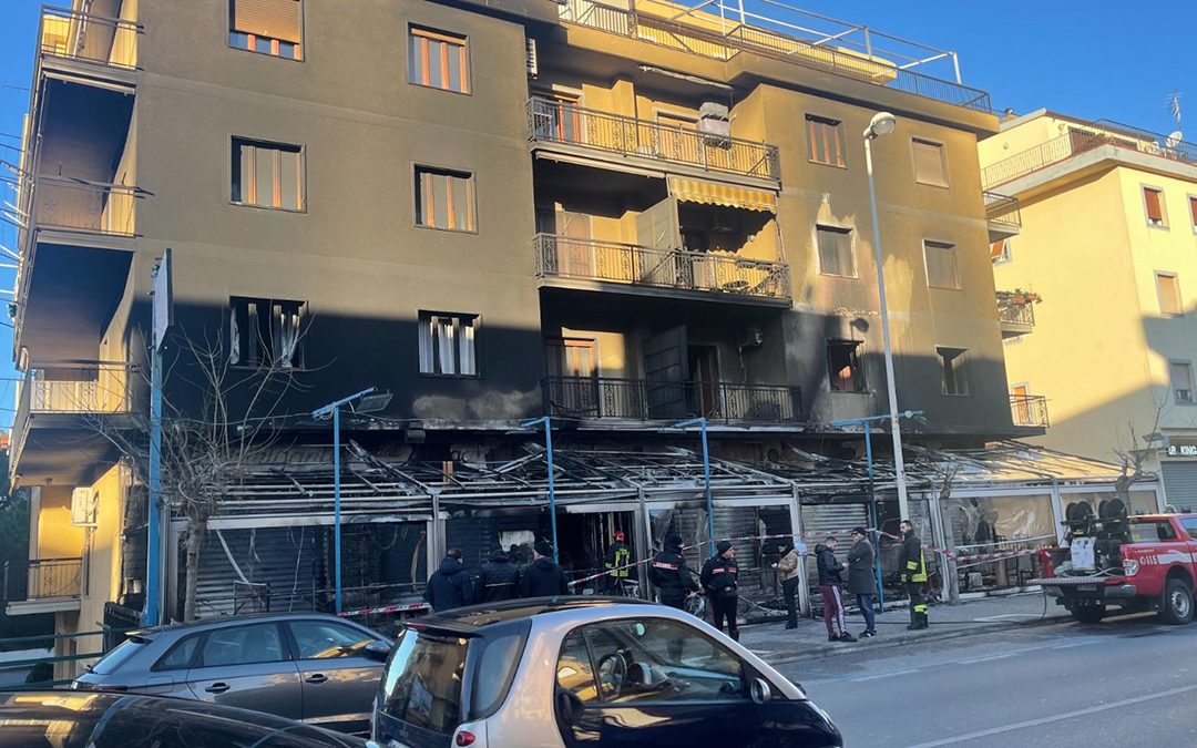 Il palazzo dove si è verificato l'incendio