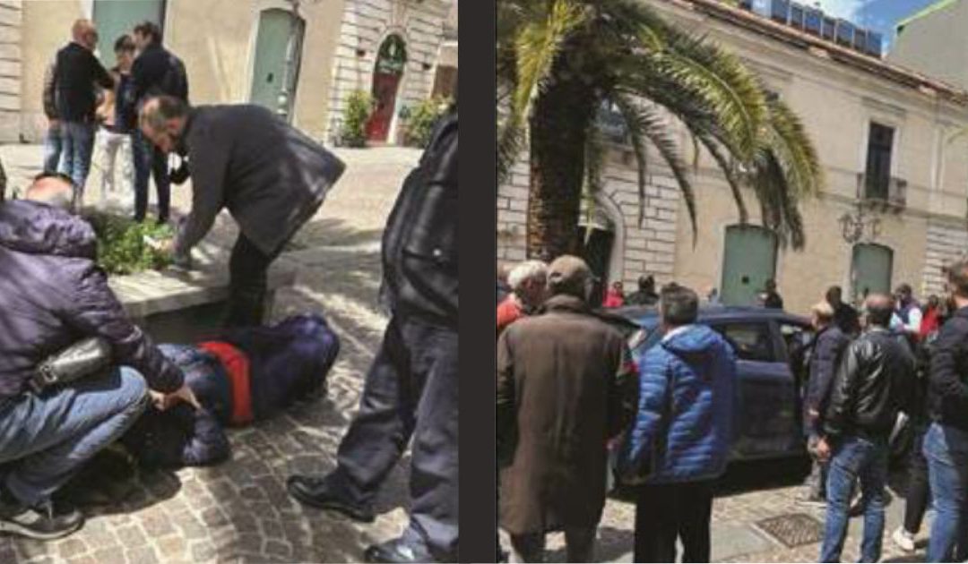 Il paziente soccorso dal medico in pensione su corso Numistrano; accanto il trasporto in ospedale