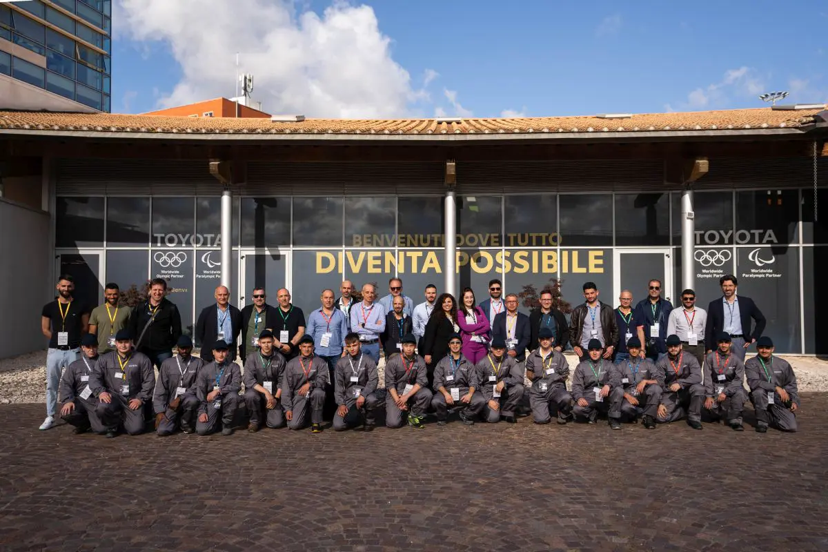 Nasce la Toyota Tech School per formare i meccanici del futuro