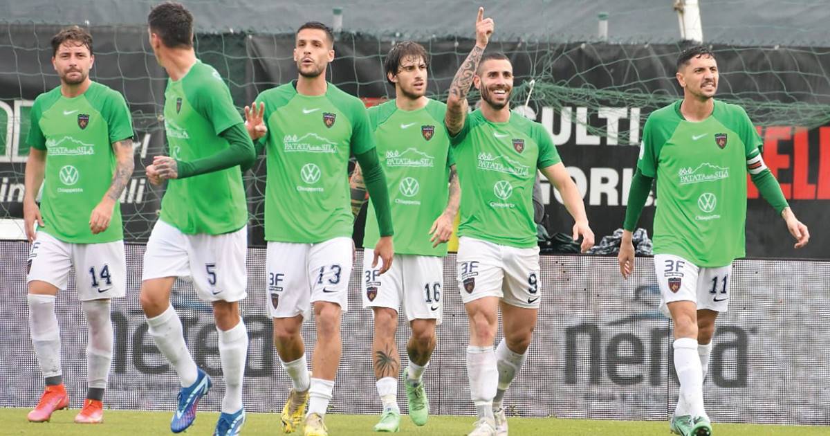 Serie B, Cosenza: Dopo La Salvezza Si Aspettano Segnali - Il Quotidiano ...