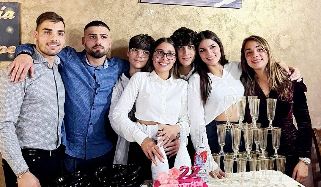 Maria con i fratelli e le sorelle, è l’ultima a destra