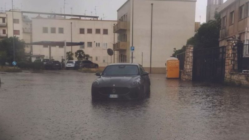Matera: temporale in città, Sassi allagati e auto intrappolata